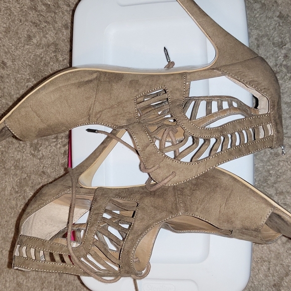13M Dolce Vita Dark Tan Lace up suede open toe heel - Picture 9 of 12